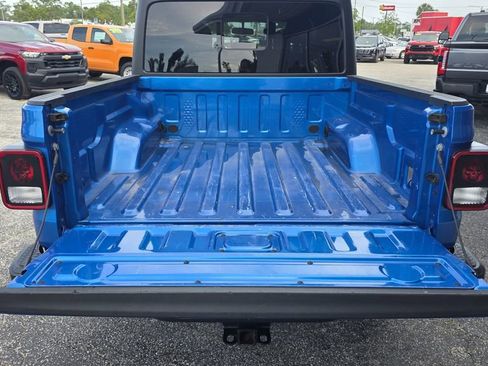 Used 2023 Jeep Gladiator Sport AWD/4WD image 10