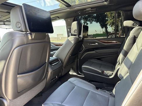 Used 2024 Cadillac Escalade ESV Premium Luxury image 25