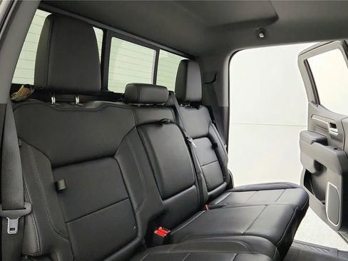 Used 2023 GMC Sierra 1500 SLT w/ SLT Premium Plus Package AWD/4WD image 40
