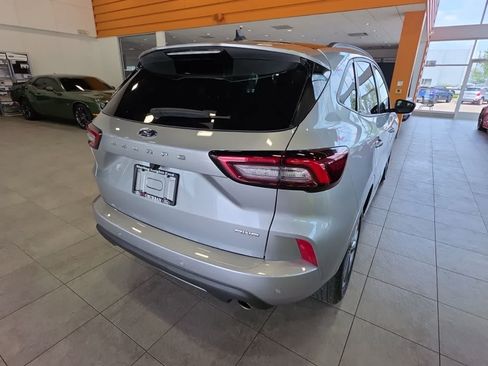 Used 2023 Ford Escape ST-Line w/ Tech Pack #1 AWD/4WD image 9