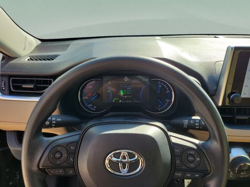 Certified 2025 Toyota RAV4 LE AWD/4WD image 16