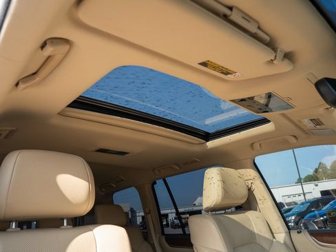 Used 2020 Lexus LX 570 4WD w/ Luxury Package image 33