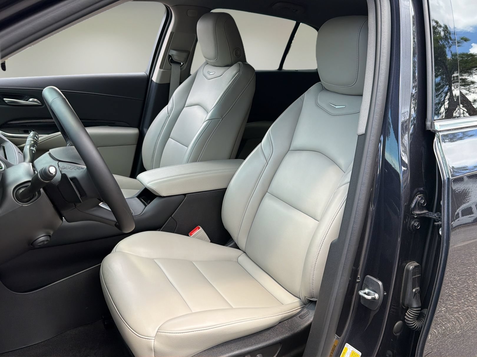 Certified 2023 Cadillac XT4 Premium Luxury w/ Technology Package FWD image 12