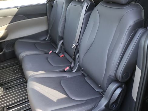 New 2026 Kia Carnival SX image 12