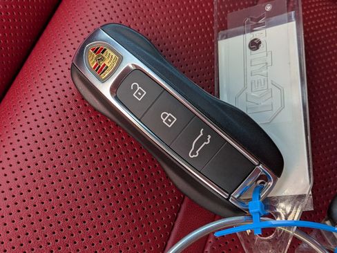 Certified 2025 Porsche Cayenne S AWD/4WD image 40