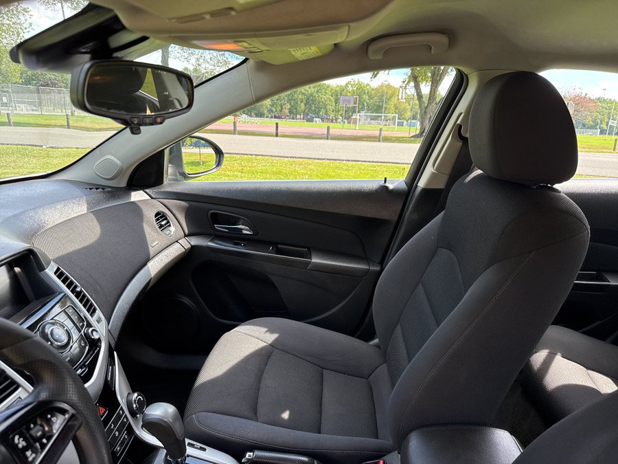 Used 2015 Chevrolet Cruze LT w/ Technology Package FWD image 39