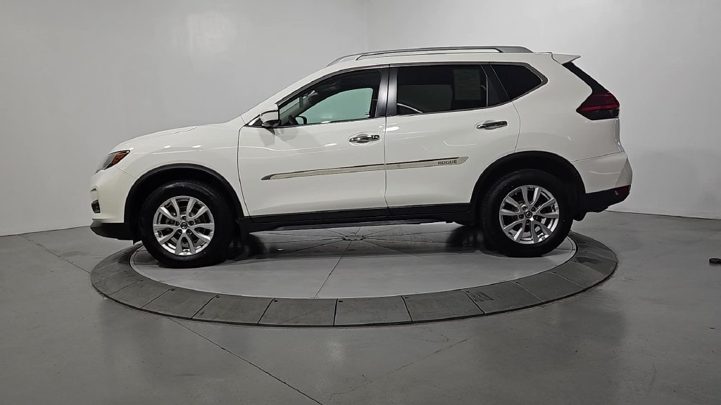 Used 2017 Nissan Rogue SV AWD/4WD image 2