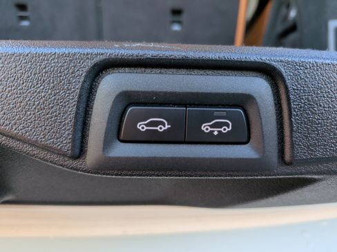 Certified 2023 BMW X7 xDrive40i w/ Premium Package image 44