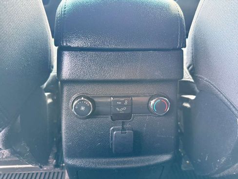 Used 2016 Ford Explorer XLT AWD/4WD image 36
