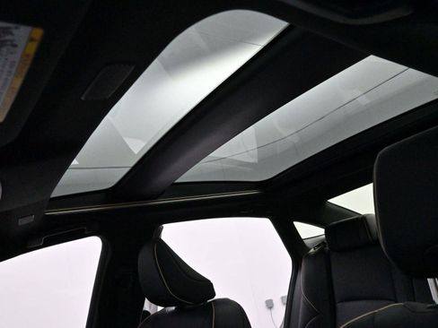 Used 2023 Toyota Crown Limited image 29