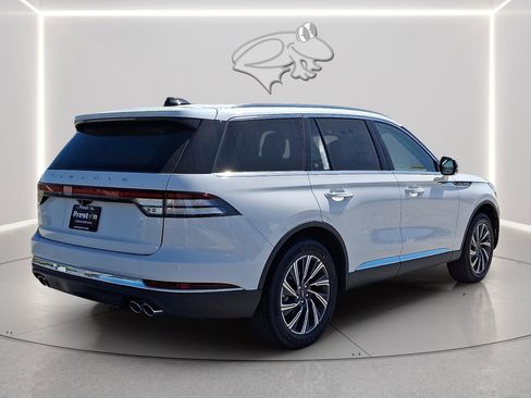New 2026 Lincoln Aviator AWD image 3