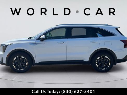 Used 2025 Kia Sorento S FWD image 10