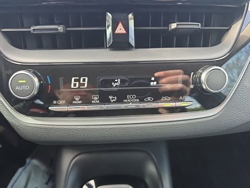 Used 2024 Toyota Corolla LE image 27