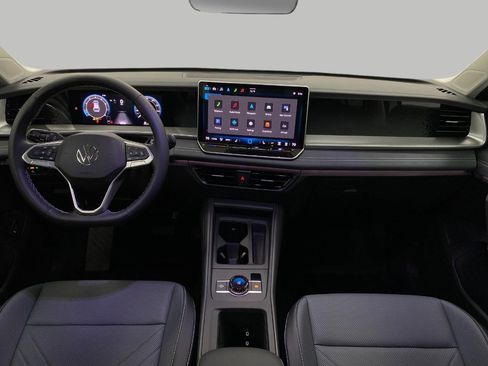 New 2025 Volkswagen Tiguan SE image 21