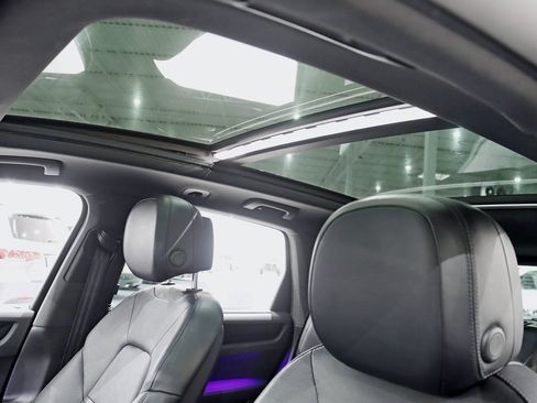 Used 2022 Porsche Cayenne Platinum Edition image 32