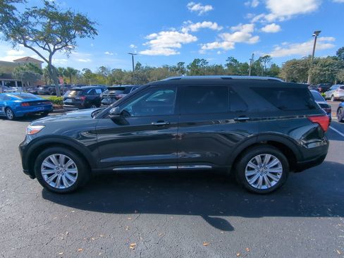 Certified 2022 Ford Explorer Limited w/ Equipment Group 301A image 7