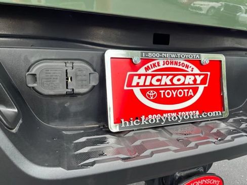Used 2022 Toyota Tacoma TRD Sport w/ TRD Premium Sport Package AWD/4WD image 11
