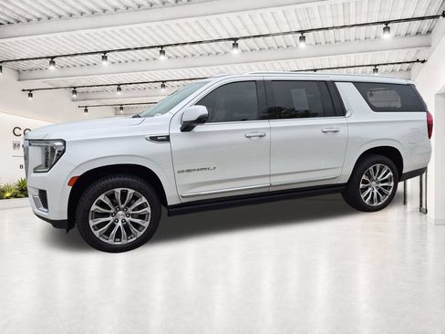 Used 2021 GMC Yukon XL Denali w/ Denali Premium Package AWD/4WD image 5