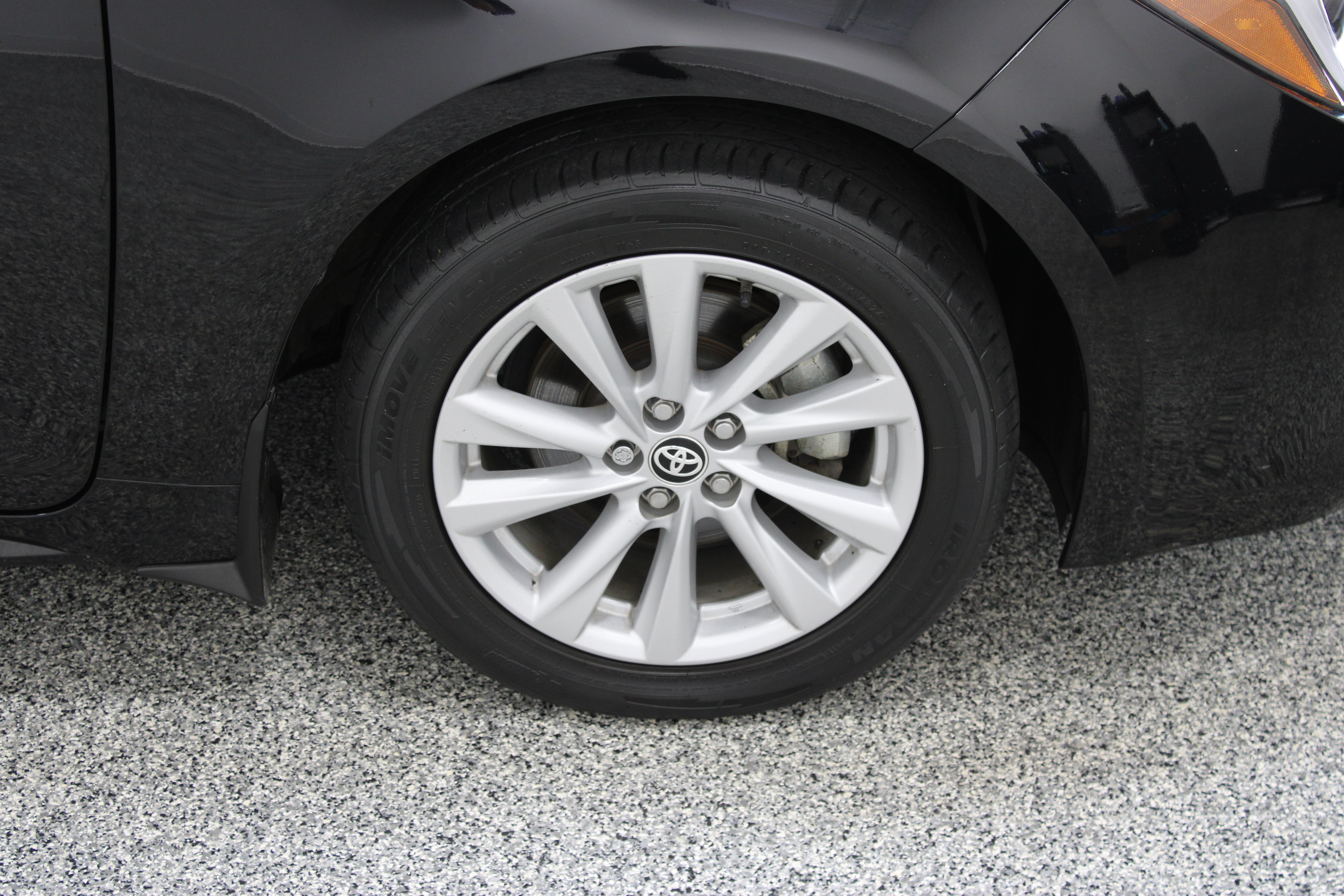 Used 2025 Toyota Corolla SE FWD image 5
