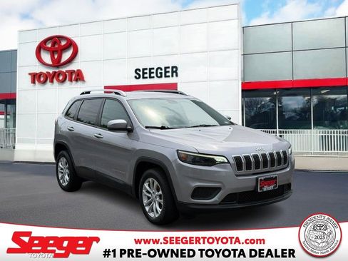 Used 2020 Jeep Cherokee Latitude FWD image 1
