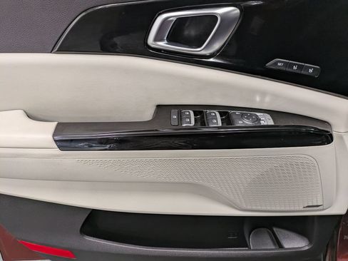 Certified 2024 Kia Carnival SX Prestige FWD image 9