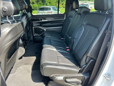 Used 2022 Jeep Wagoneer Series III AWD/4WD image 13