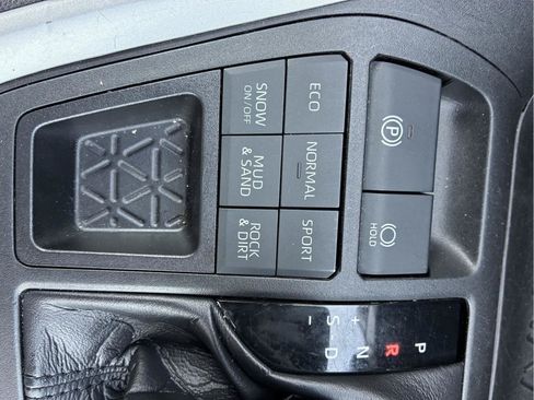 Used 2021 Toyota RAV4 XLE AWD/4WD image 60