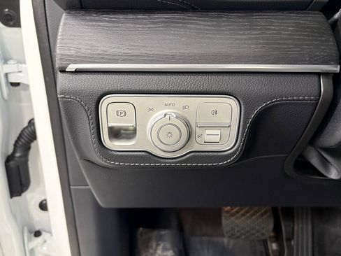 Used 2025 Mercedes-Benz GLE 450e 4MATIC image 10