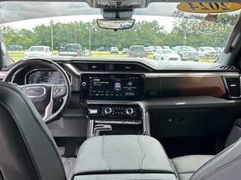 Used 2024 GMC Sierra 1500 Denali w/ Technology Package image 32