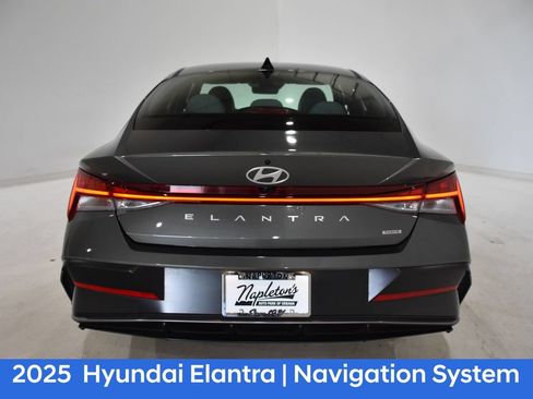 Used 2025 Hyundai Elantra Limited FWD image 6