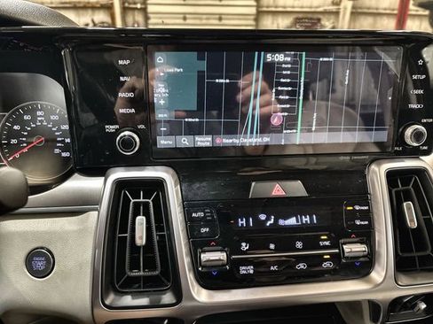 Certified 2023 Kia Sorento EX image 21