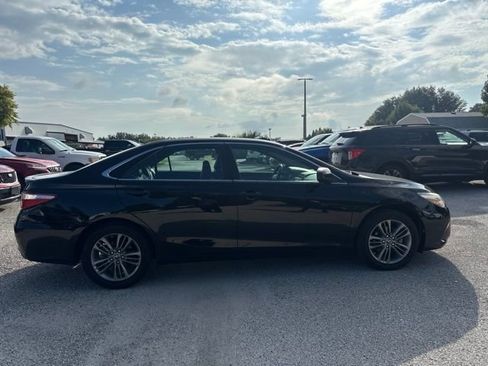 Used 2017 Toyota Camry SE FWD image 4