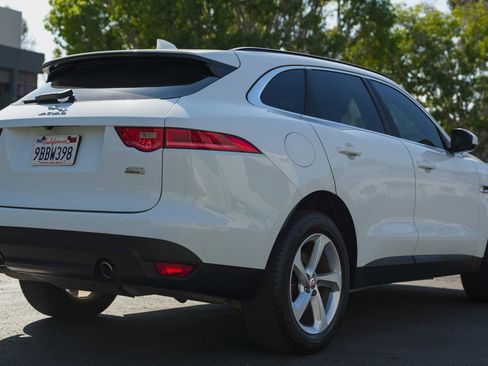Used 2019 Jaguar F-PACE Premium image 9