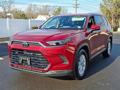 Certified 2024 Toyota Grand Highlander XLE image 3