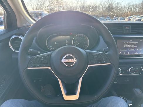 Used 2025 Nissan Versa SV image 22