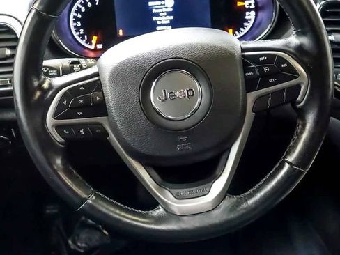 Used 2020 Jeep Grand Cherokee Altitude AWD/4WD image 19