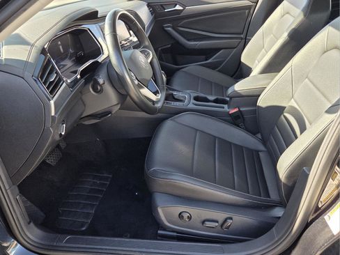 Used 2024 Volkswagen Jetta SE FWD image 10