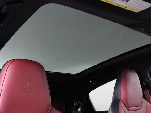 Used 2025 Porsche Cayenne S image 25