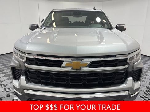 Used 2022 Chevrolet Silverado 1500 LT AWD/4WD image 2
