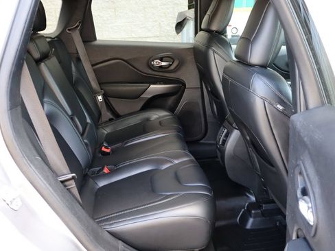 Used 2020 Jeep Cherokee Latitude Plus AWD/4WD image 24