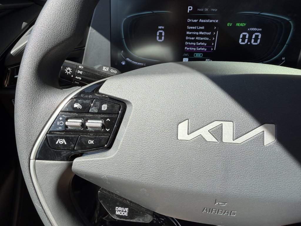 Used 2024 Kia Niro LX FWD image 30