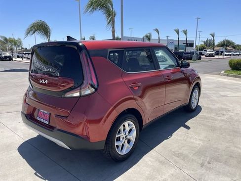 Used 2024 Kia Soul LX w/ Option Group 015 FWD image 8