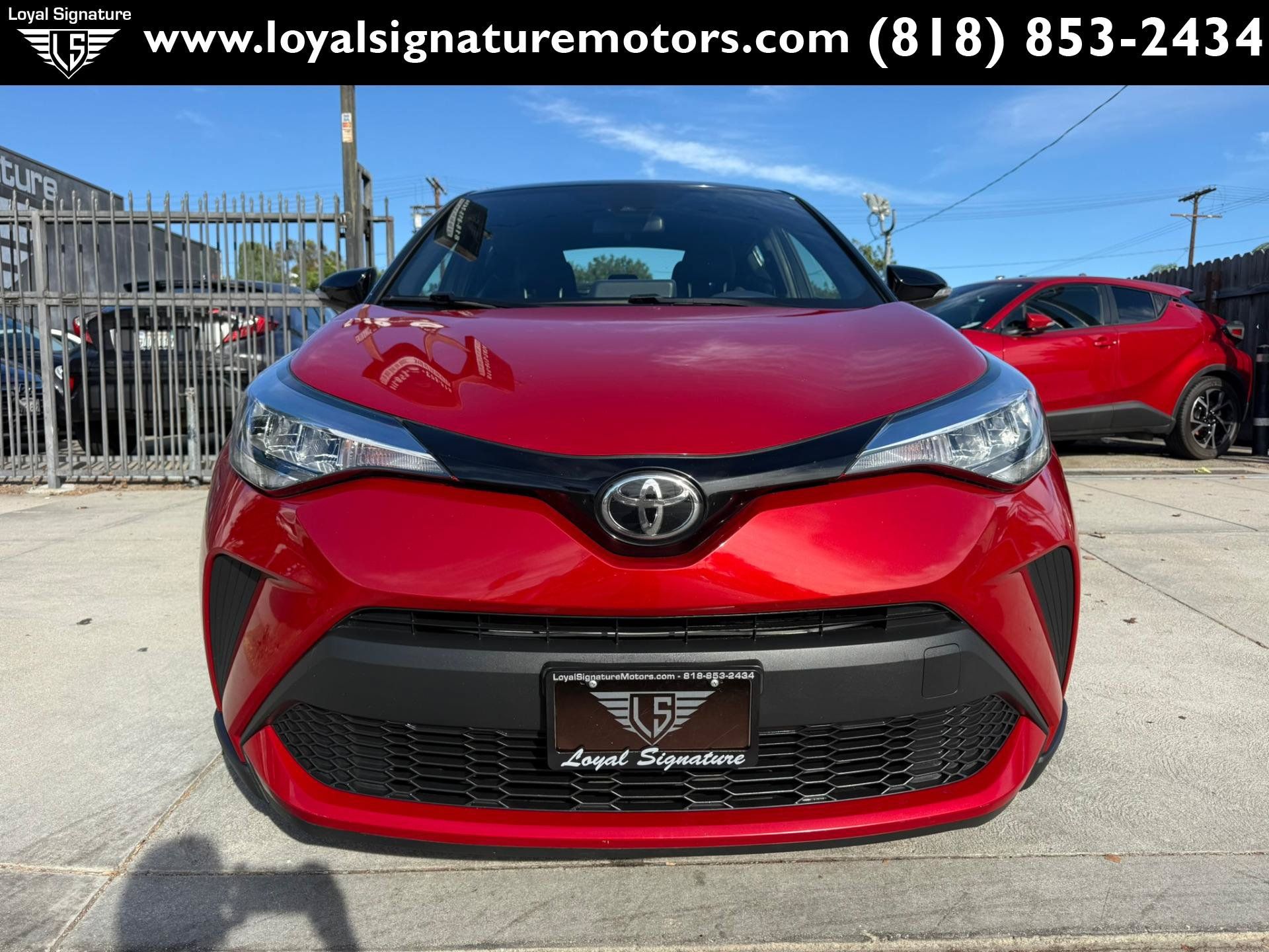 Used 2020 Toyota C-HR XLE FWD image 2