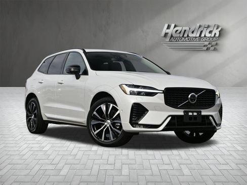 Used 2025 Volvo XC60 B5 Plus image 2