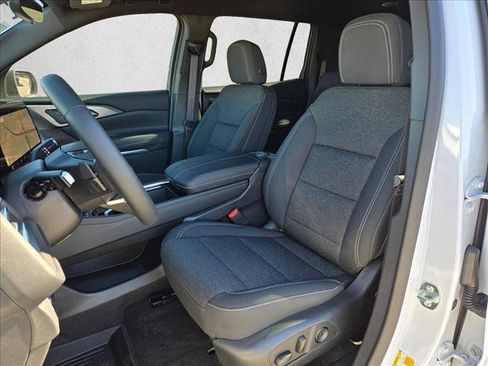 New 2026 Chevrolet Traverse LT image 4