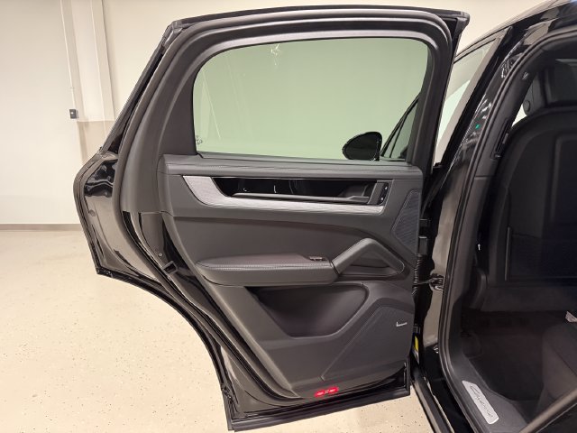 Certified 2026 Porsche Cayenne S AWD/4WD image 41