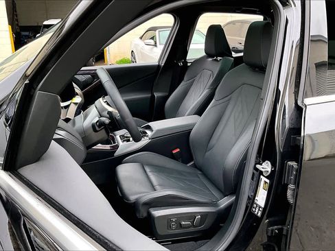 Used 2025 BMW X3 xDrive30i w/ Premium Package image 27