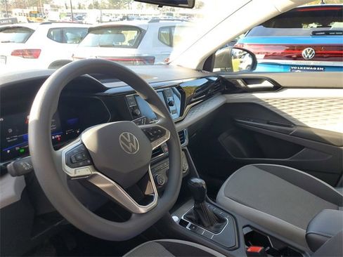 Certified 2022 Volkswagen Taos S image 18