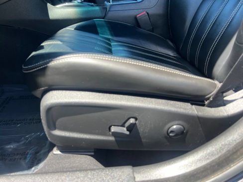 Used 2023 Chrysler 300 S RWD image 33