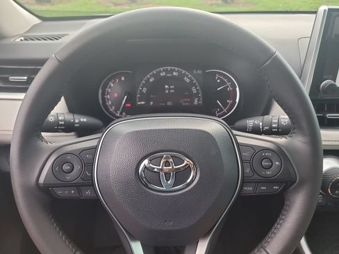 Used 2025 Toyota RAV4 XLE Premium FWD image 32